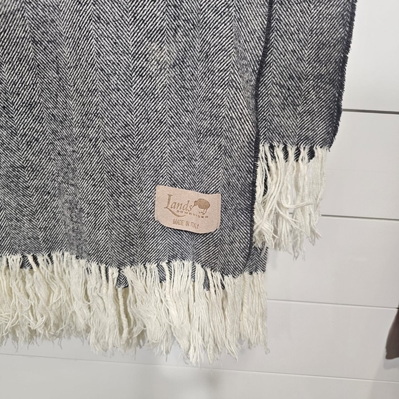Lands Downunder Black and White Herringbone Throw - Picture 3 of 9